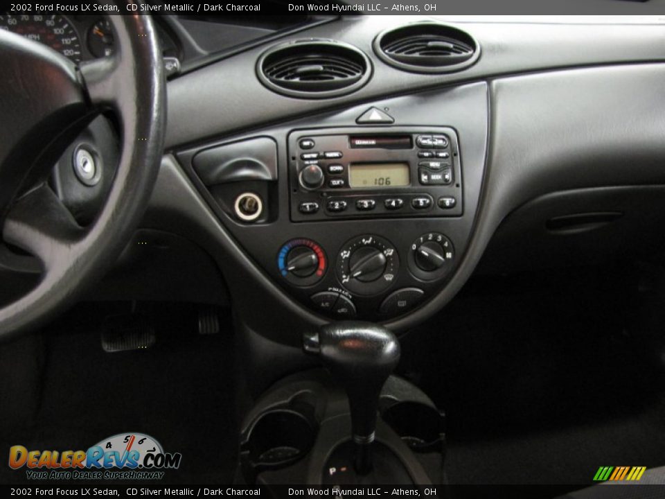 2002 Ford Focus LX Sedan CD Silver Metallic / Dark Charcoal Photo #19