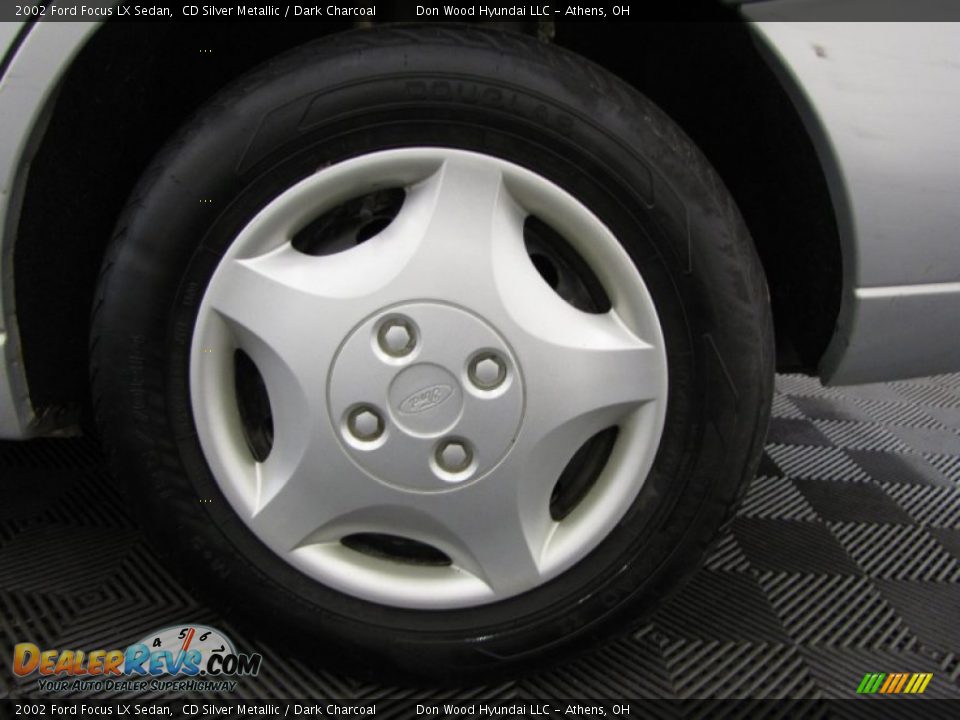 2002 Ford Focus LX Sedan CD Silver Metallic / Dark Charcoal Photo #20