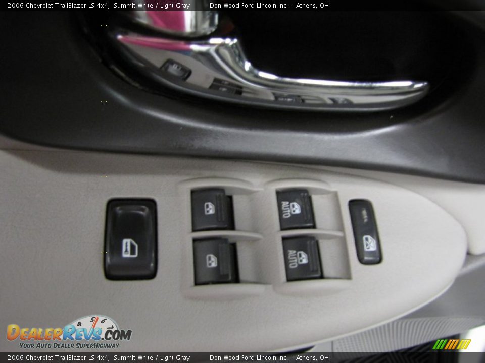 2006 Chevrolet TrailBlazer LS 4x4 Summit White / Light Gray Photo #12