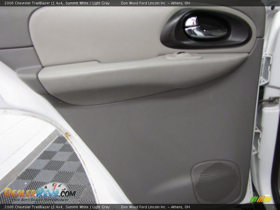 2006 Chevrolet TrailBlazer LS 4x4 Summit White / Light Gray Photo #13