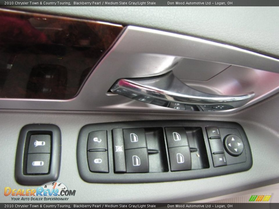2010 Chrysler Town & Country Touring Blackberry Pearl / Medium Slate Gray/Light Shale Photo #14