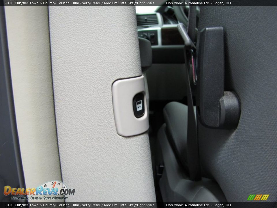 2010 Chrysler Town & Country Touring Blackberry Pearl / Medium Slate Gray/Light Shale Photo #16