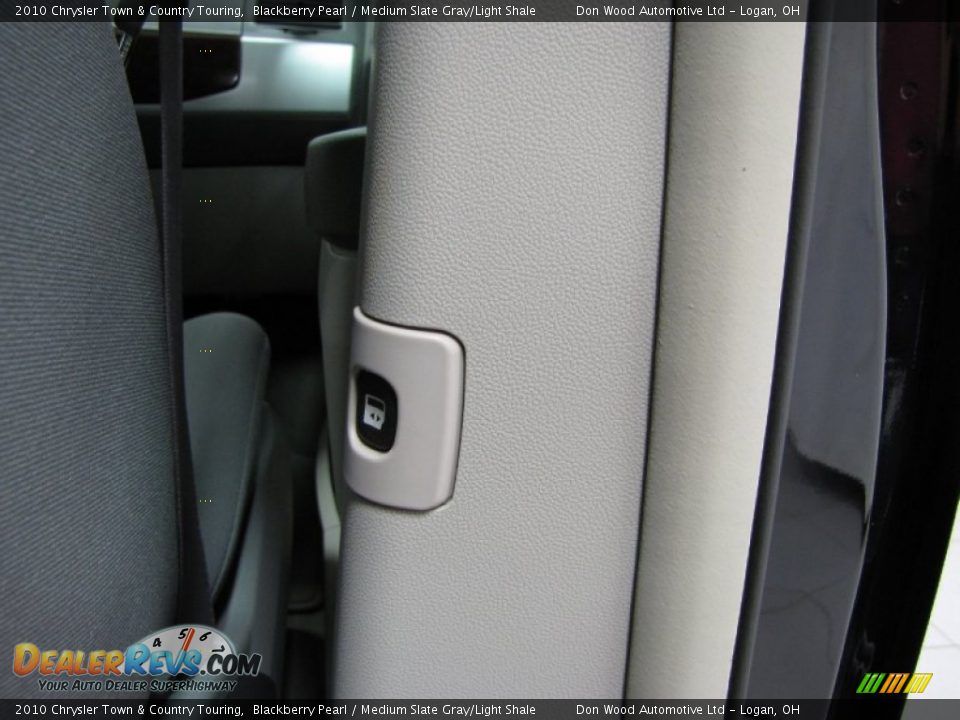 2010 Chrysler Town & Country Touring Blackberry Pearl / Medium Slate Gray/Light Shale Photo #17