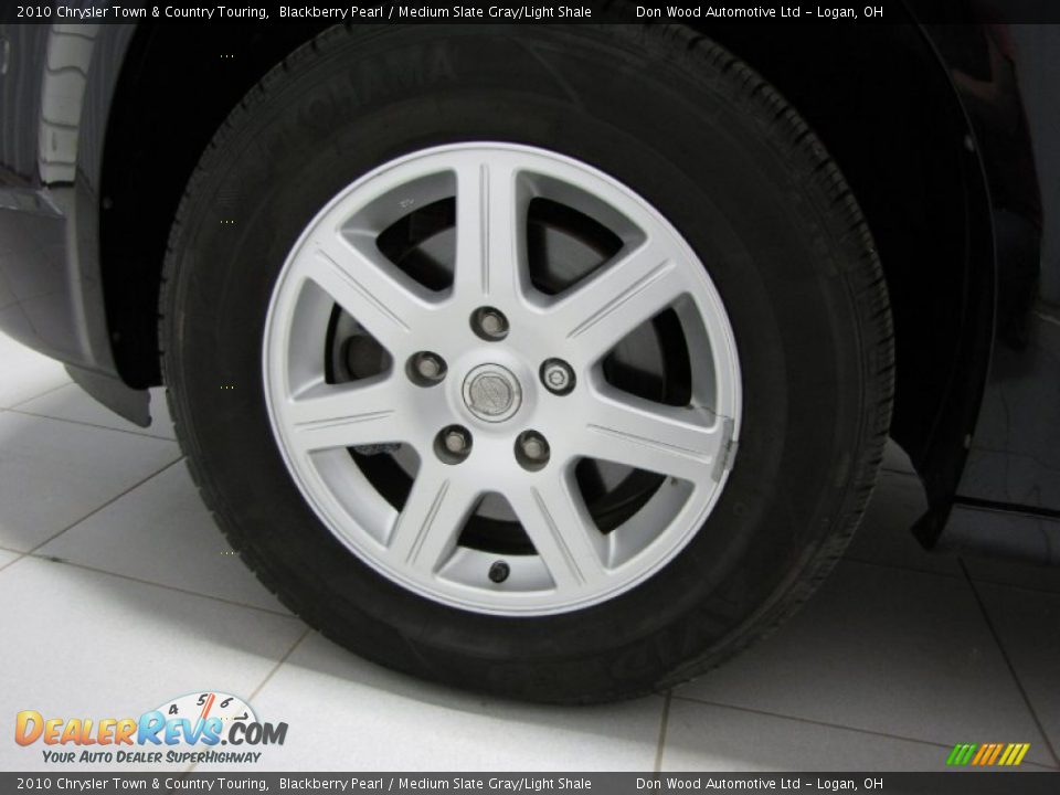 2010 Chrysler Town & Country Touring Blackberry Pearl / Medium Slate Gray/Light Shale Photo #24