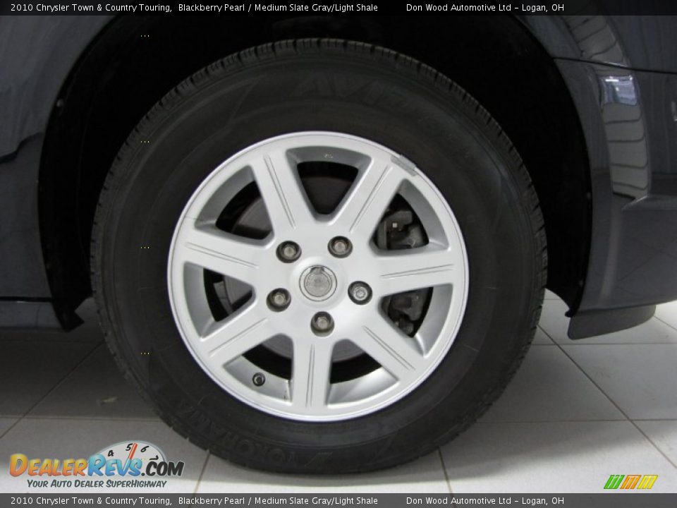 2010 Chrysler Town & Country Touring Blackberry Pearl / Medium Slate Gray/Light Shale Photo #25
