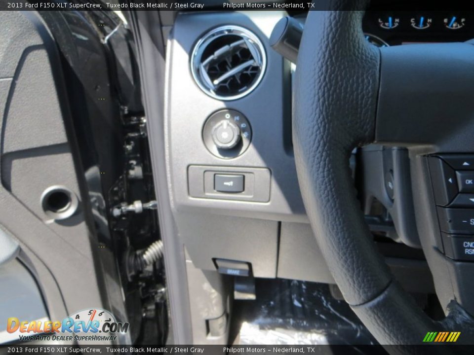 2013 Ford F150 XLT SuperCrew Tuxedo Black Metallic / Steel Gray Photo #33