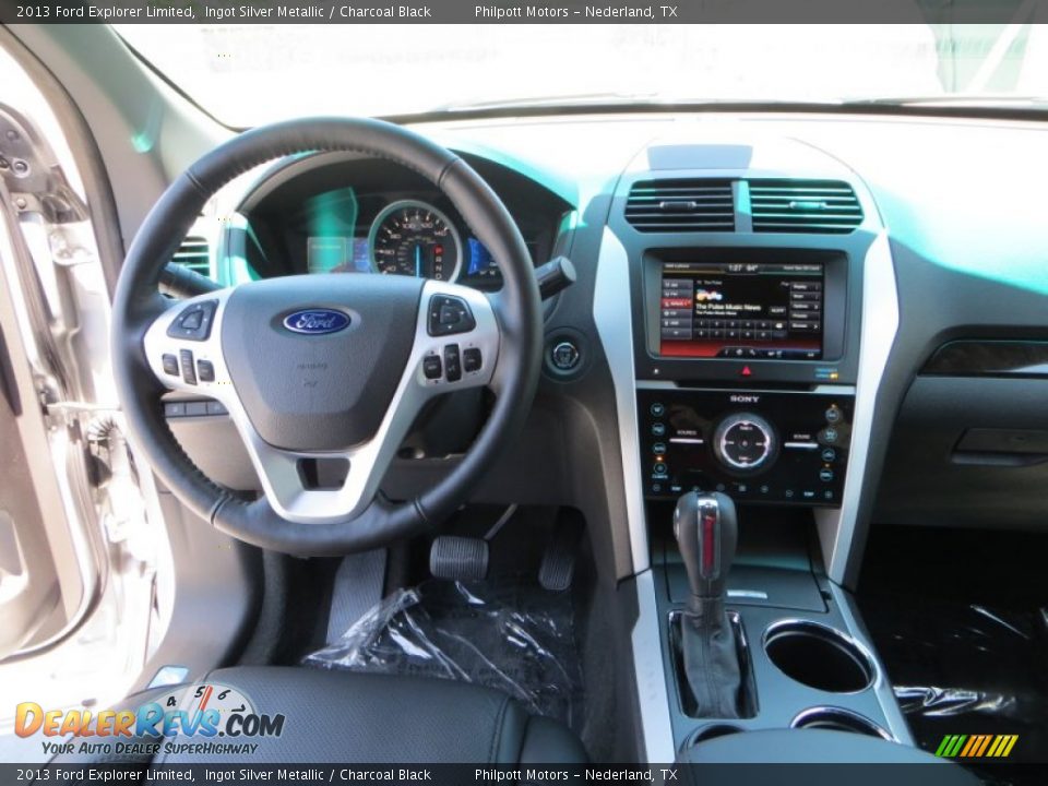 Dashboard of 2013 Ford Explorer Limited Photo #28