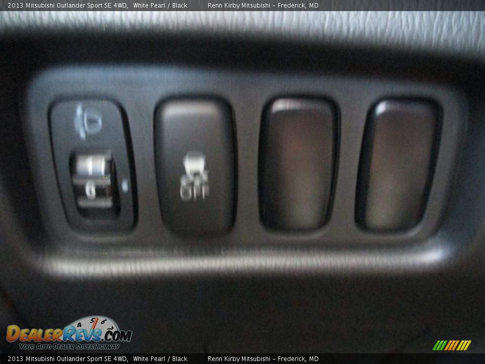 2013 Mitsubishi Outlander Sport SE 4WD White Pearl / Black Photo #14