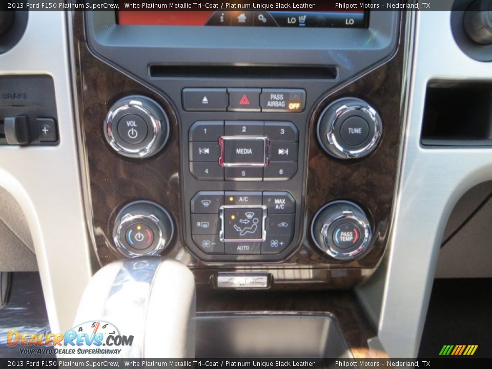 2013 Ford F150 Platinum SuperCrew White Platinum Metallic Tri-Coat / Platinum Unique Black Leather Photo #30