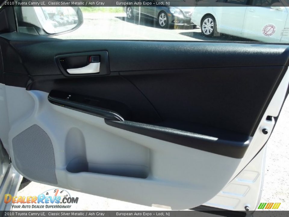 2010 Toyota Camry LE Classic Silver Metallic / Ash Gray Photo #18