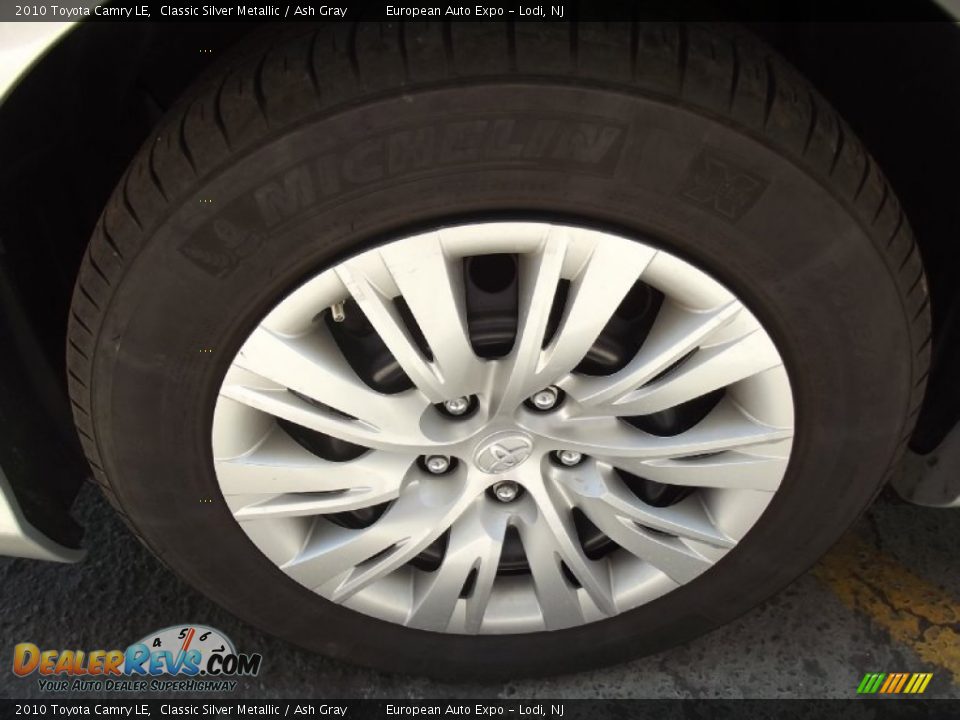 2010 Toyota Camry LE Classic Silver Metallic / Ash Gray Photo #32
