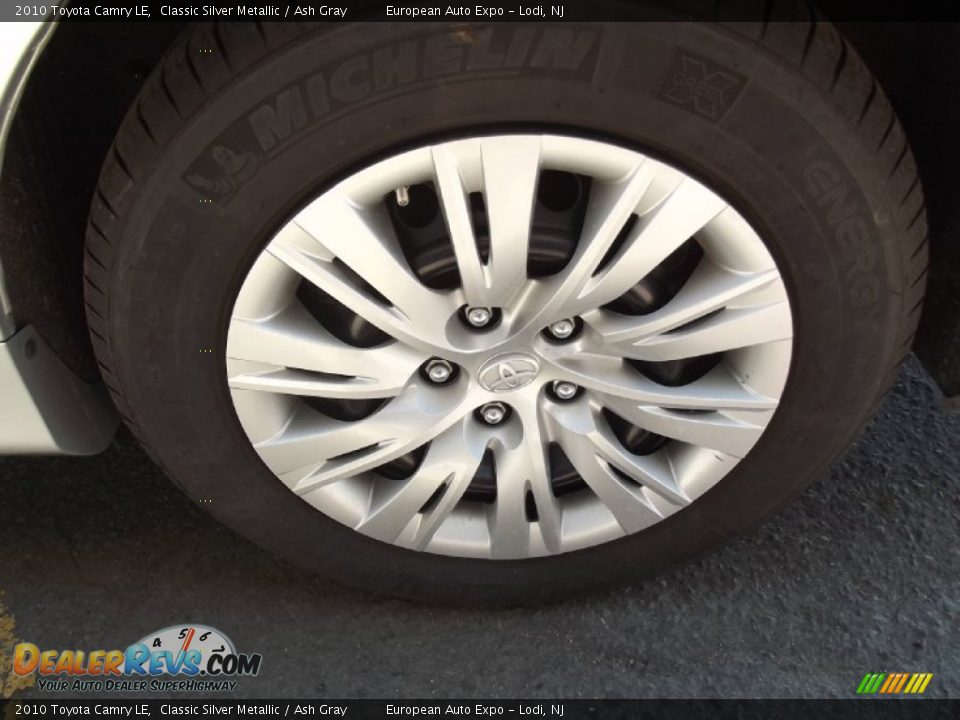 2010 Toyota Camry LE Classic Silver Metallic / Ash Gray Photo #33