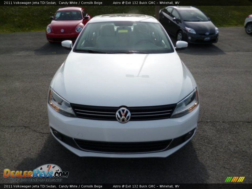 2011 Volkswagen Jetta TDI Sedan Candy White / Cornsilk Beige Photo #2