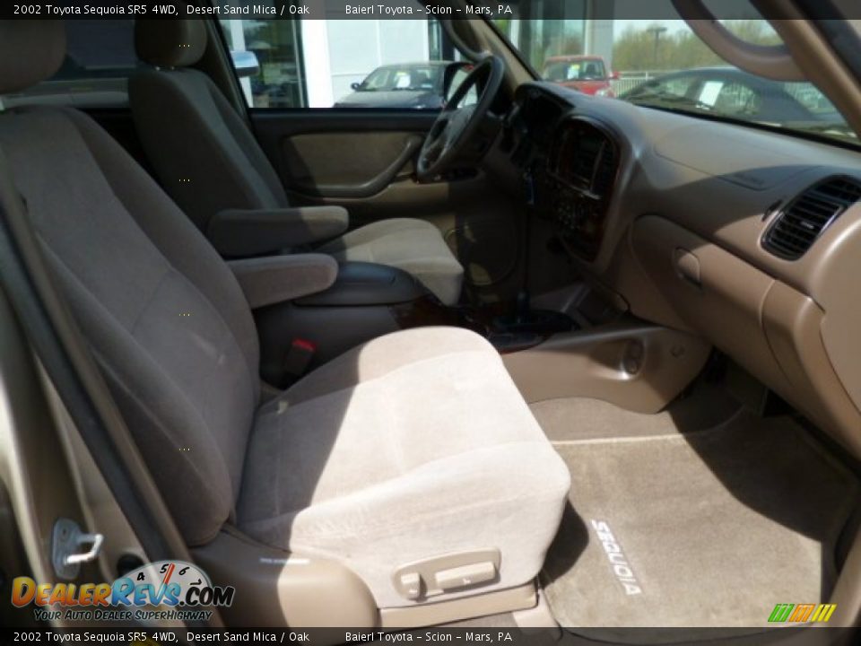 2002 Toyota Sequoia SR5 4WD Desert Sand Mica / Oak Photo #9