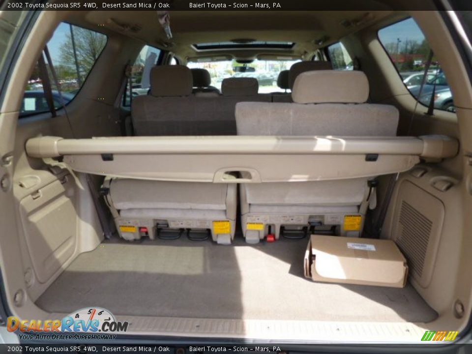 2002 Toyota Sequoia SR5 4WD Desert Sand Mica / Oak Photo #12