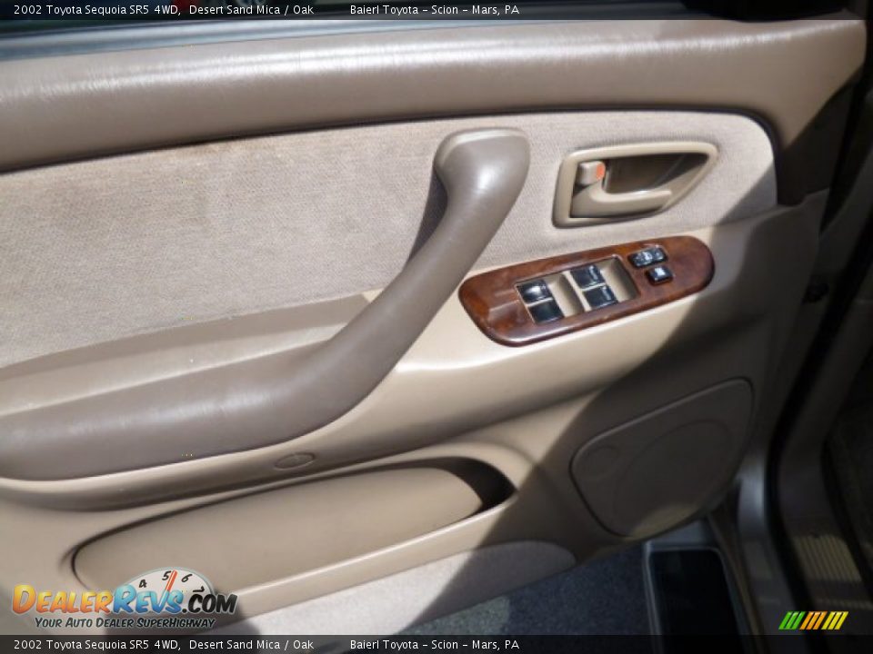 2002 Toyota Sequoia SR5 4WD Desert Sand Mica / Oak Photo #17