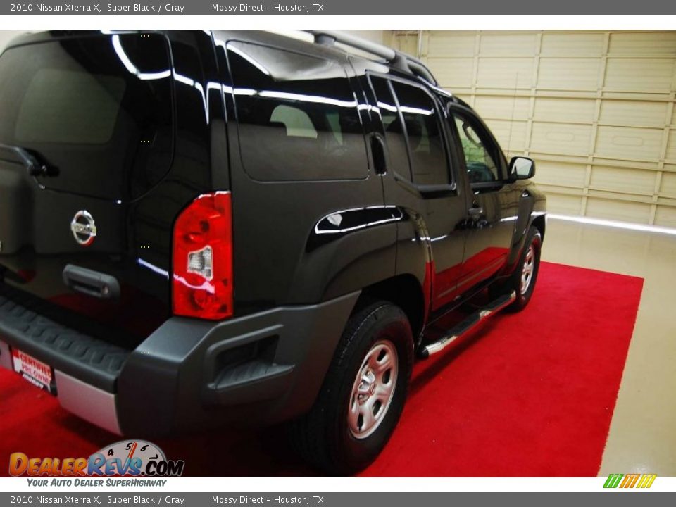 2010 Nissan Xterra X Super Black / Gray Photo #6