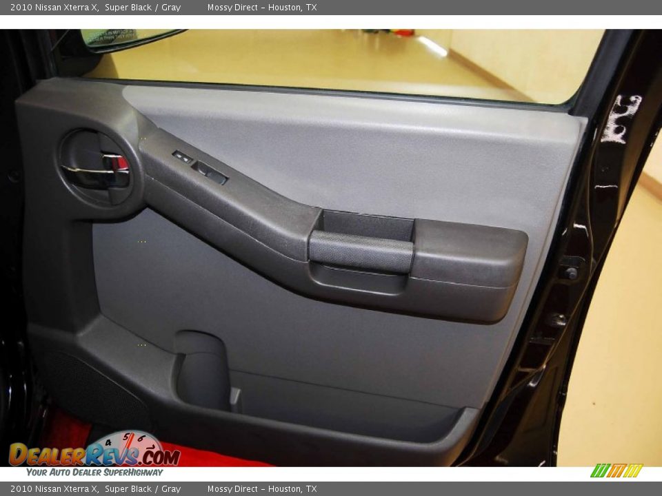 2010 Nissan Xterra X Super Black / Gray Photo #18