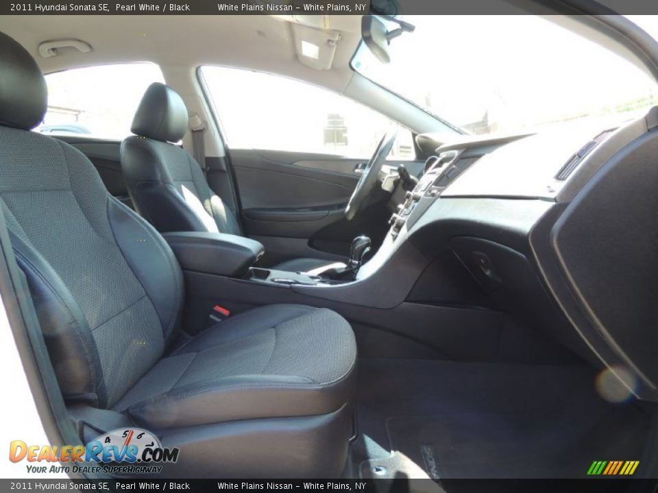 2011 Hyundai Sonata SE Pearl White / Black Photo #11