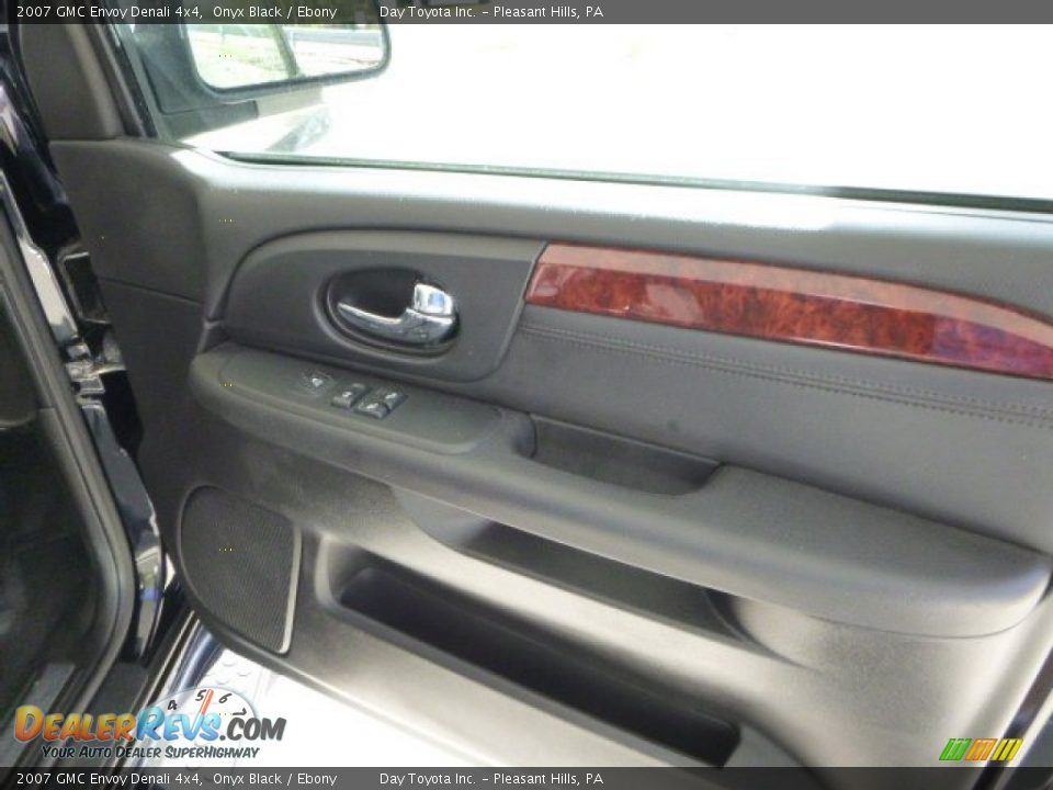 2007 GMC Envoy Denali 4x4 Onyx Black / Ebony Photo #11