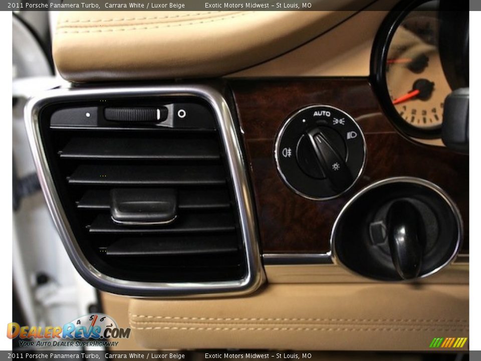 Controls of 2011 Porsche Panamera Turbo Photo #32