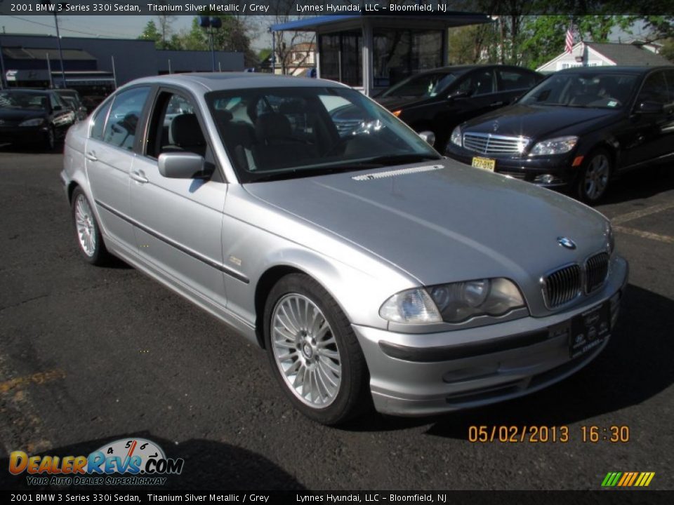 2001 BMW 3 Series 330i Sedan Titanium Silver Metallic / Grey Photo #2