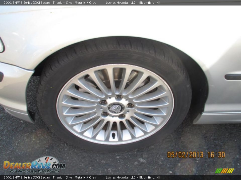 2001 BMW 3 Series 330i Sedan Titanium Silver Metallic / Grey Photo #4