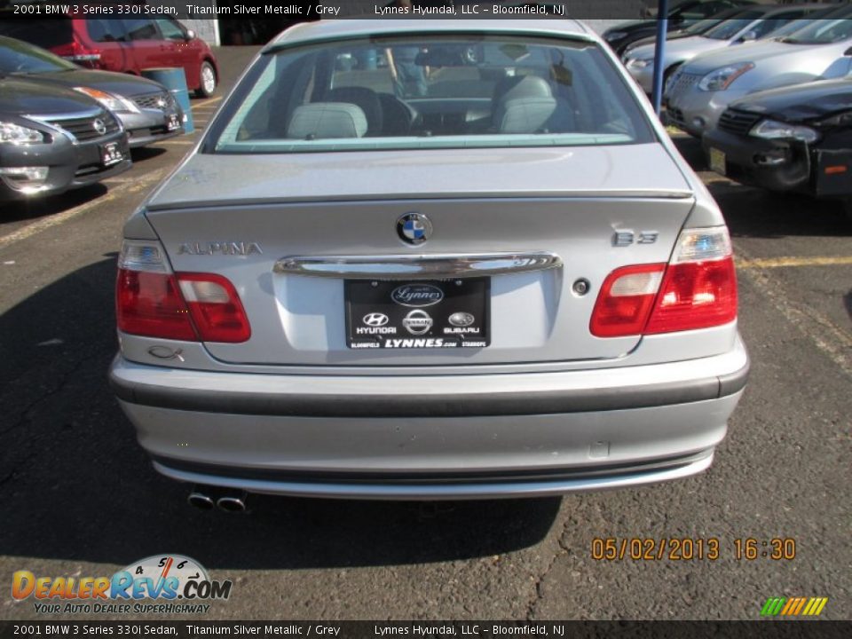 2001 BMW 3 Series 330i Sedan Titanium Silver Metallic / Grey Photo #5