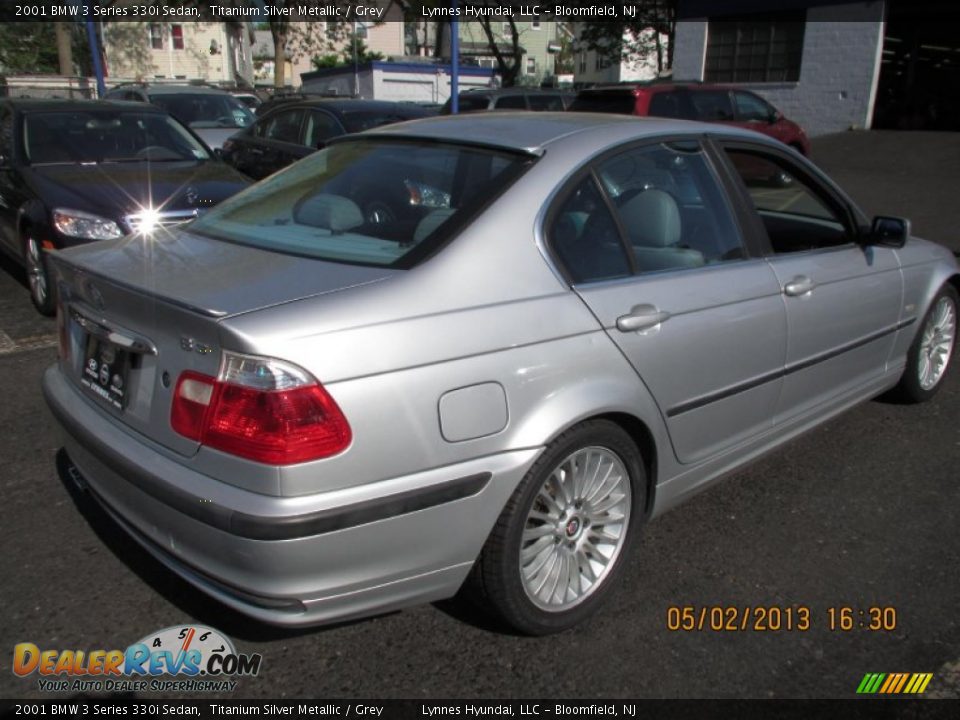 2001 BMW 3 Series 330i Sedan Titanium Silver Metallic / Grey Photo #6
