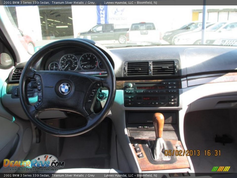 2001 BMW 3 Series 330i Sedan Titanium Silver Metallic / Grey Photo #11