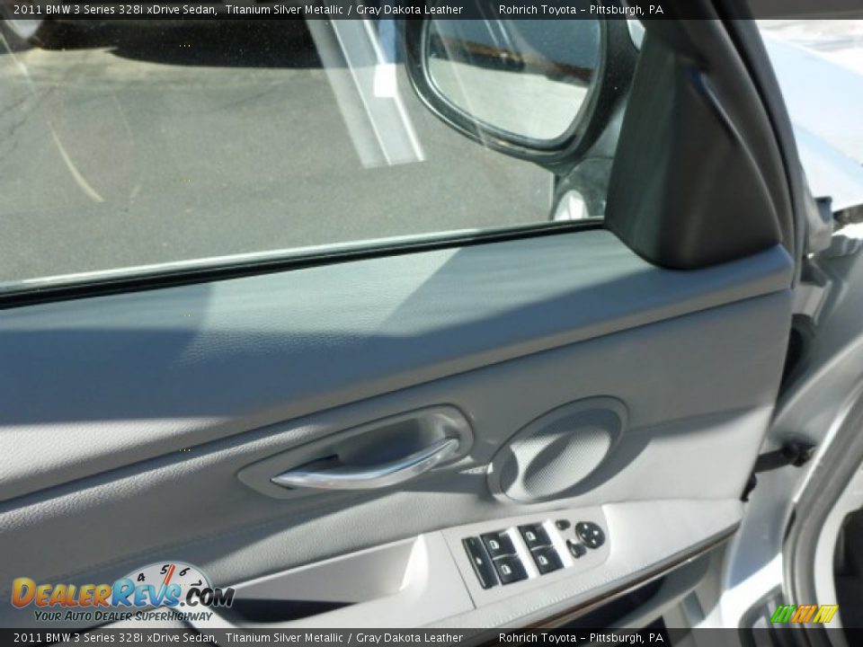 2011 BMW 3 Series 328i xDrive Sedan Titanium Silver Metallic / Gray Dakota Leather Photo #16