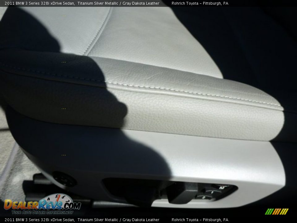 2011 BMW 3 Series 328i xDrive Sedan Titanium Silver Metallic / Gray Dakota Leather Photo #17