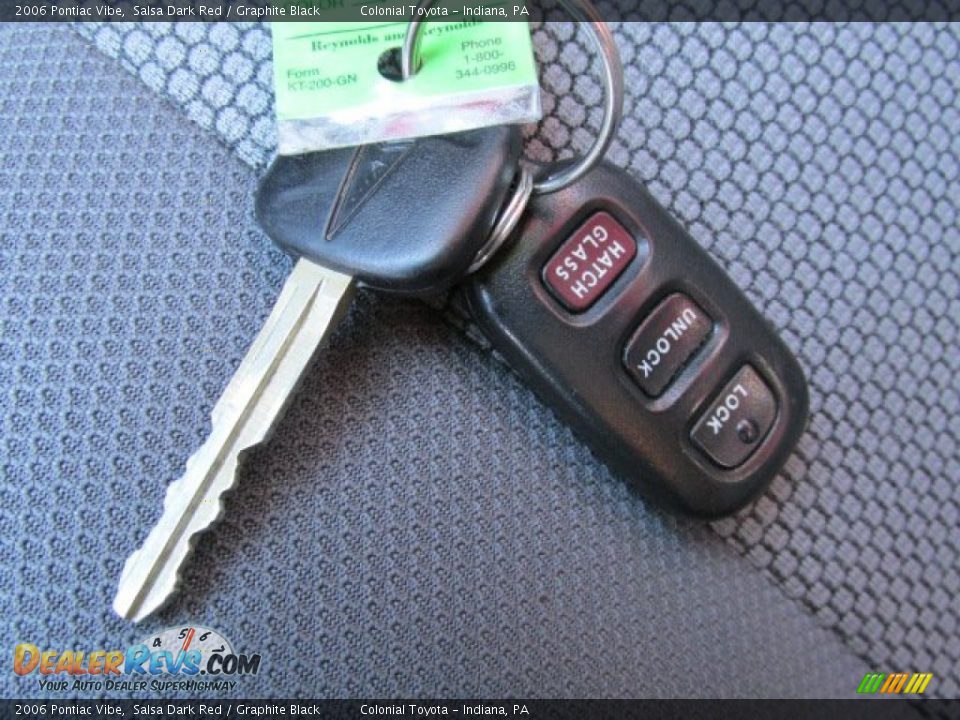 2006 Pontiac Vibe Salsa Dark Red / Graphite Black Photo #18