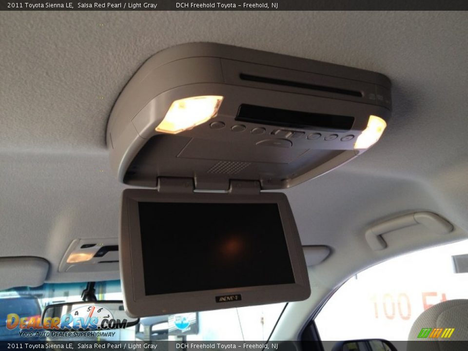 2011 Toyota Sienna LE Salsa Red Pearl / Light Gray Photo #10