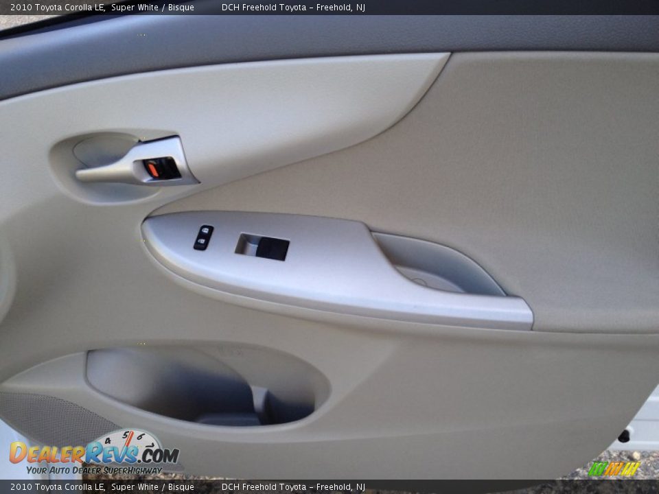 2010 Toyota Corolla LE Super White / Bisque Photo #26