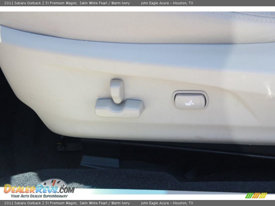 2011 Subaru Outback 2.5i Premium Wagon Satin White Pearl / Warm Ivory Photo #18
