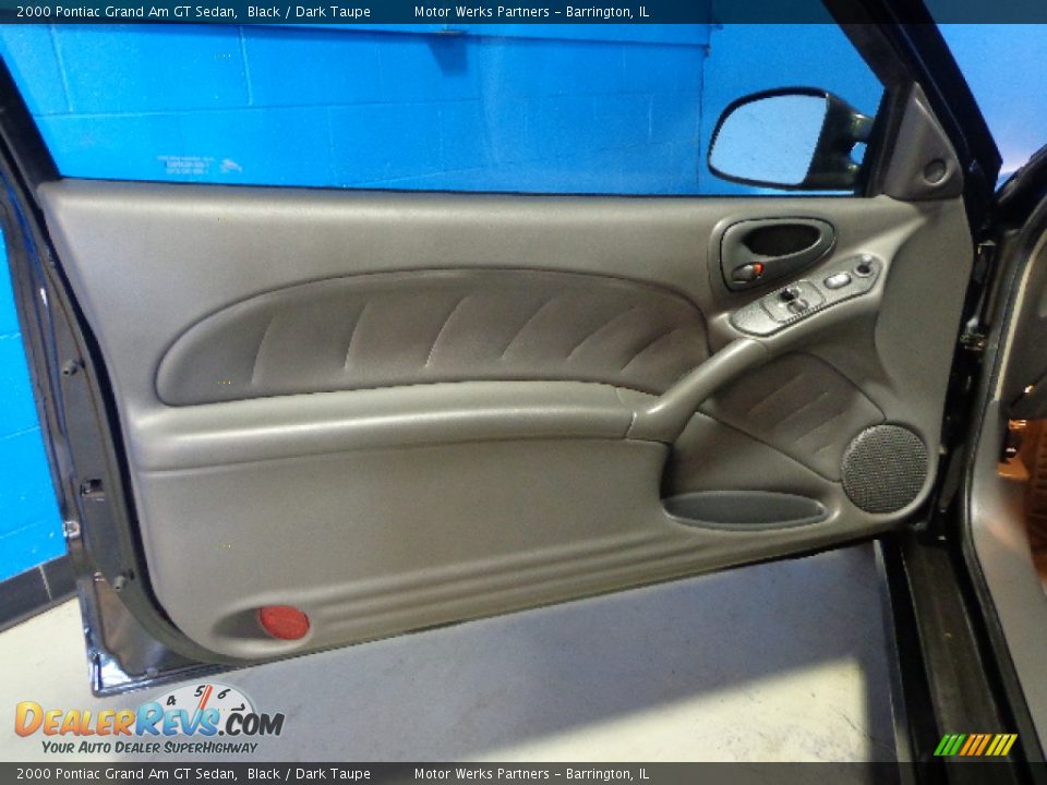 Door Panel of 2000 Pontiac Grand Am GT Sedan Photo #16