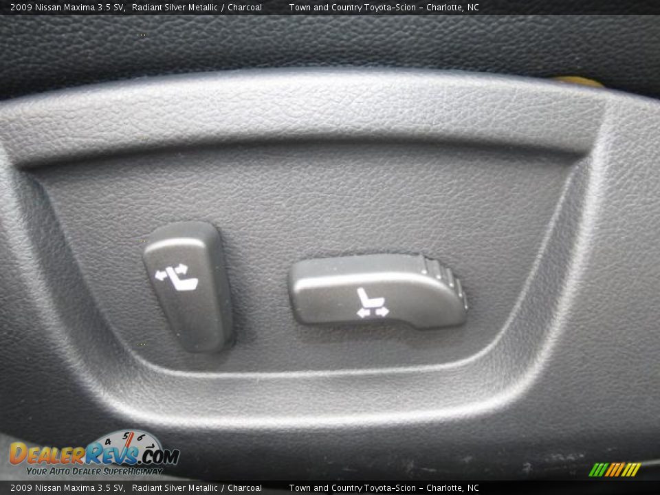 2009 Nissan Maxima 3.5 SV Radiant Silver Metallic / Charcoal Photo #26