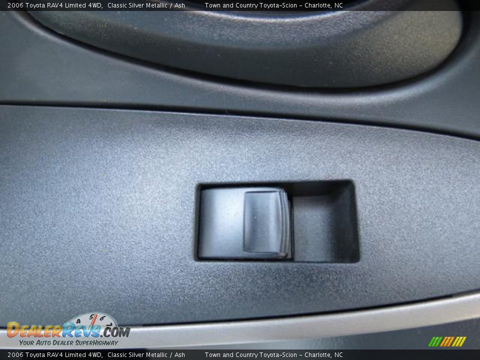 2006 Toyota RAV4 Limited 4WD Classic Silver Metallic / Ash Photo #7