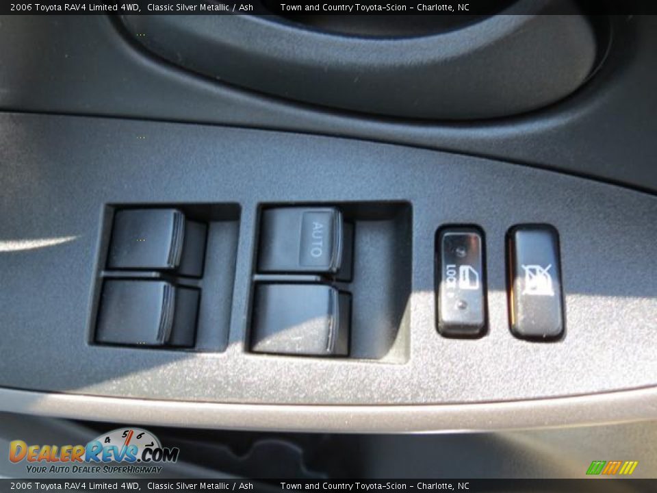 2006 Toyota RAV4 Limited 4WD Classic Silver Metallic / Ash Photo #11