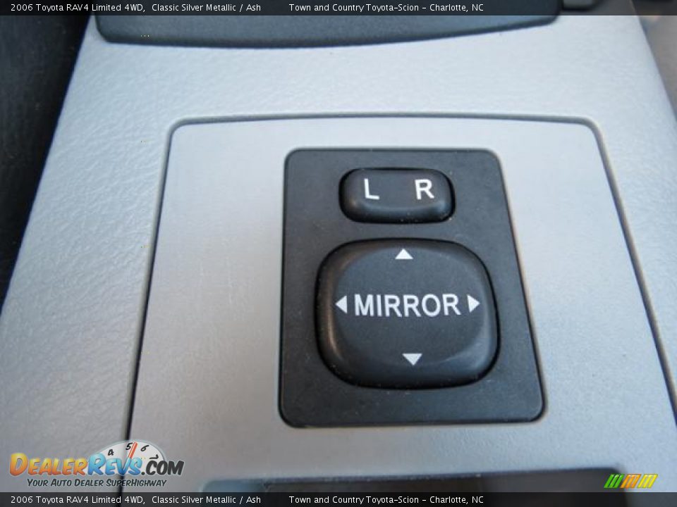 2006 Toyota RAV4 Limited 4WD Classic Silver Metallic / Ash Photo #19