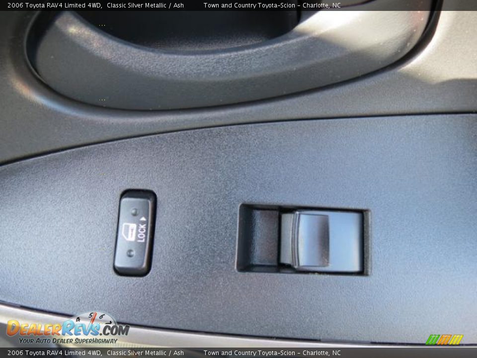 2006 Toyota RAV4 Limited 4WD Classic Silver Metallic / Ash Photo #26