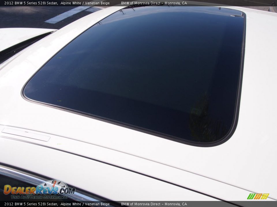 2012 BMW 5 Series 528i Sedan Alpine White / Venetian Beige Photo #12