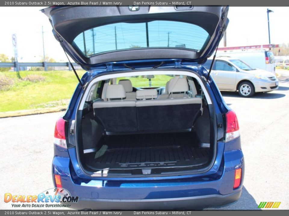 2010 Subaru Outback 2.5i Wagon Azurite Blue Pearl / Warm Ivory Photo #8