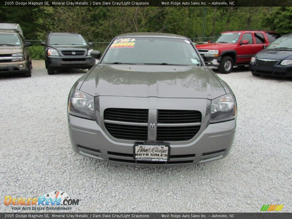 2005 Dodge Magnum SE Mineral Gray Metallic / Dark Slate Gray/Light Graystone Photo #12