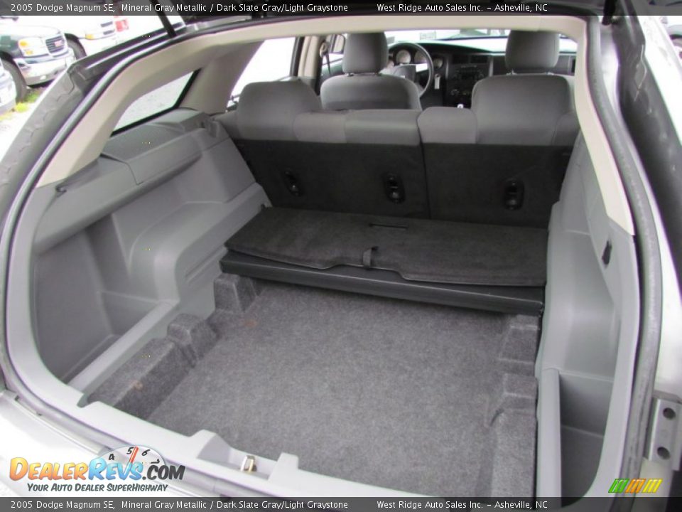 2005 Dodge Magnum SE Mineral Gray Metallic / Dark Slate Gray/Light Graystone Photo #18