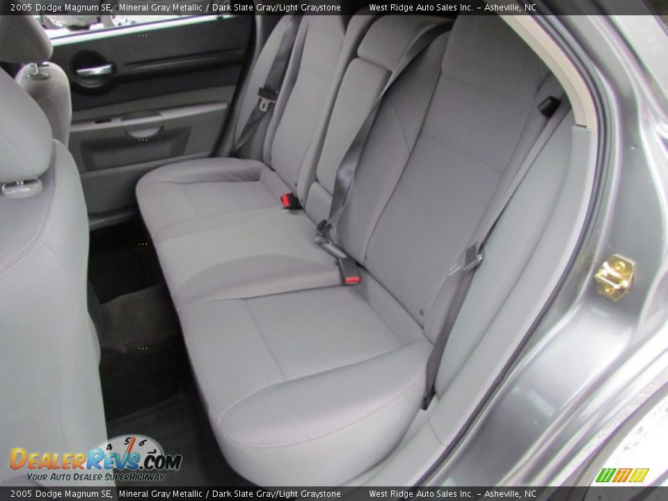 2005 Dodge Magnum SE Mineral Gray Metallic / Dark Slate Gray/Light Graystone Photo #19