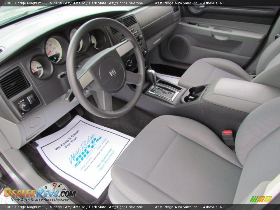 2005 Dodge Magnum SE Mineral Gray Metallic / Dark Slate Gray/Light Graystone Photo #22