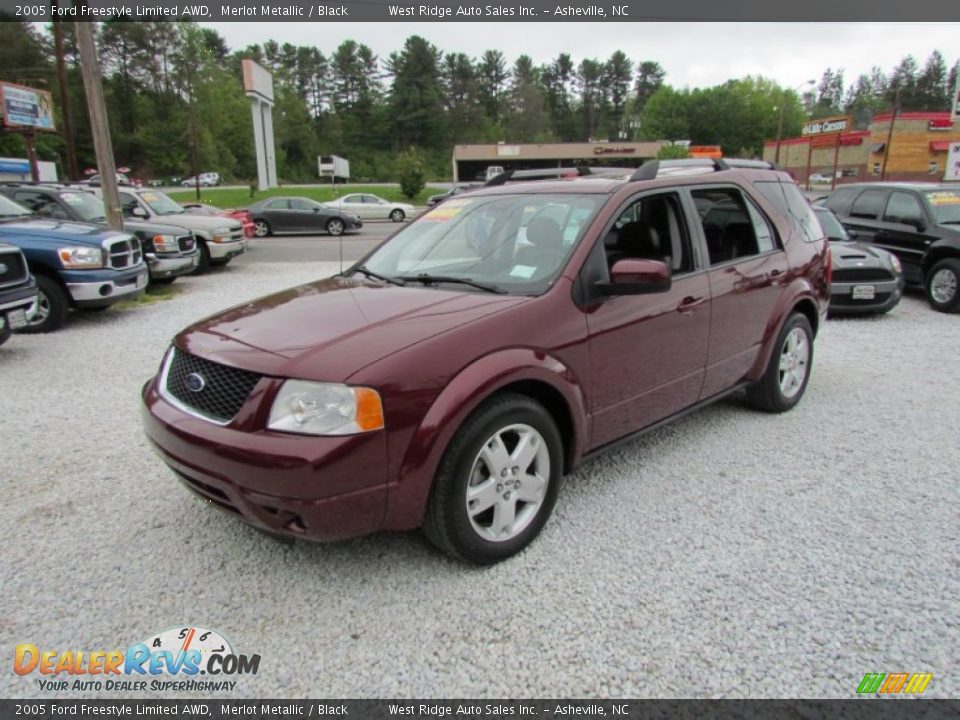 Front 3/4 View of 2005 Ford Freestyle Limited AWD Photo #11