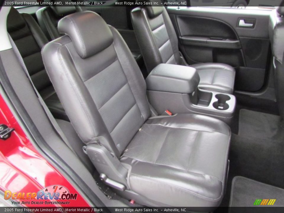 Rear Seat of 2005 Ford Freestyle Limited AWD Photo #17
